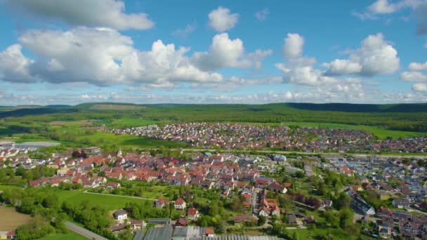 Αεροφωτογραφία Του Χωριού Illingen Στη Γερμανία Ένα Ηλιόλουστο Πρωινό Της — Αρχείο Βίντεο