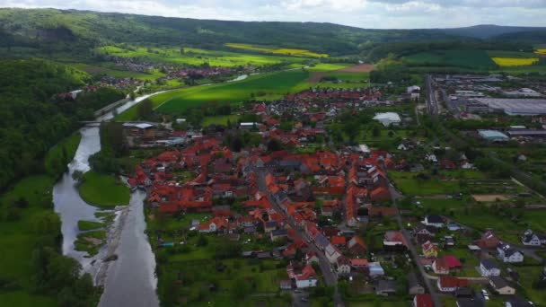 Αεροφωτογραφία Του Χωριού Hedemuenden Στη Γερμανία Μια Ηλιόλουστη Μέρα Την — Αρχείο Βίντεο