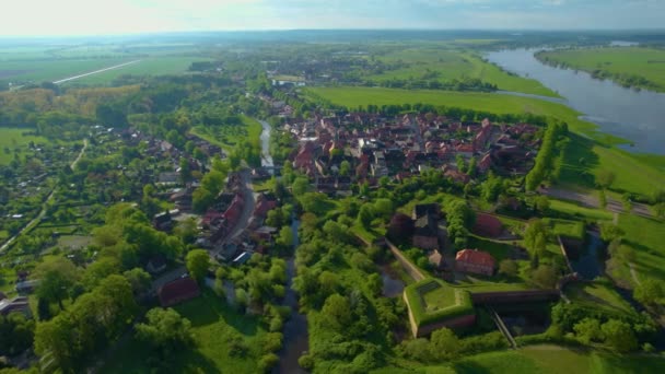 Almanya Doemitz Köyünün Güneşli Bir Bahar Sabahında Havadan Görünüşü — Stok video