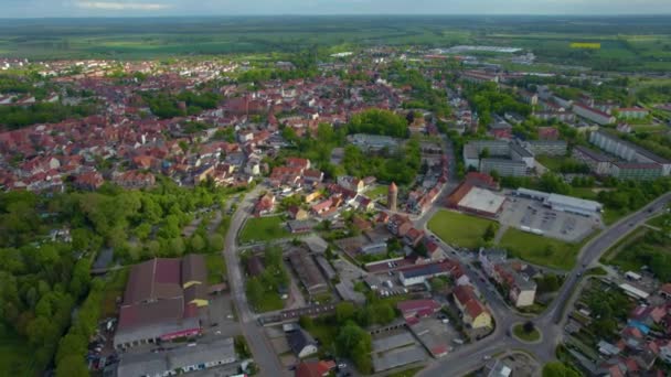 春天阳光灿烂的一天 德国萨尔茨韦德尔市的空中景观 — 图库视频影像