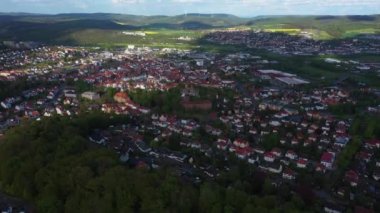 Baharın güneşli bir gününde Almanya 'nın Bad Hersfeld kentinin havadan görünüşü.