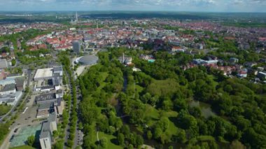 İlkbaharda güneşli bir günde Almanya 'da Braunschweig (Brunswick) şehrinin hava manzarası.