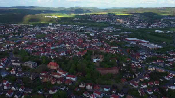春天里阳光灿烂的一天 德国巴德 赫斯菲尔德市的空中景观 — 图库视频影像