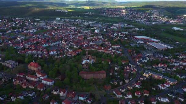 春天里阳光灿烂的一天 德国巴德 赫斯菲尔德市的空中景观 — 图库视频影像