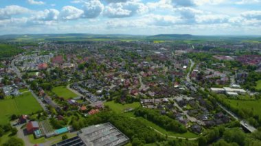 Baharda güneşli bir günde Almanya 'daki Wolfenbuettel şehrinin hava manzarası.