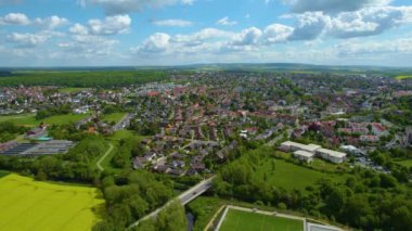 Baharda güneşli bir günde Almanya 'daki Wolfenbuettel şehrinin hava manzarası.