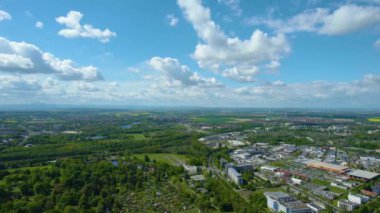 İlkbaharda güneşli bir günde Almanya 'da Braunschweig (Brunswick) şehrinin hava manzarası.