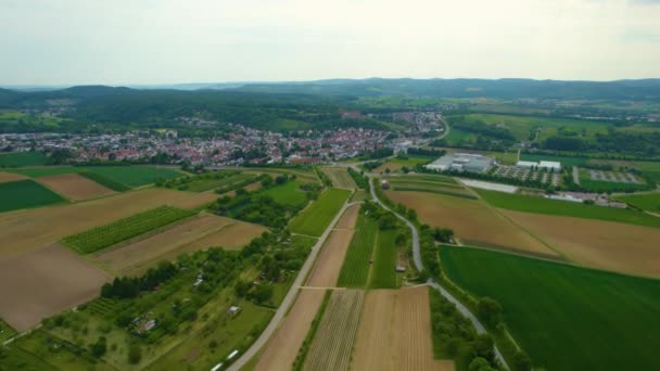 Luchtfoto Van Stad Untergruppenbach Duitsland Een Zonnige Dag Het Voorjaar — Stockvideo