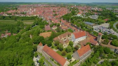Almanya 'da Rothenburg ob der Tauber şehrinin hava manzarası güneşli bir bahar gününde Bavyera