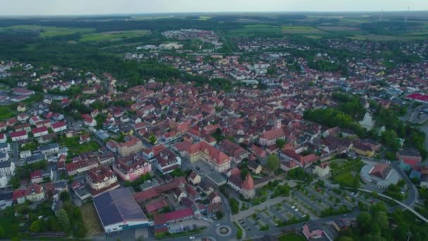 晴れた春の日にドイツ バイエルン州の都市ノイシュタット アイシュの空中写真 — ストック動画