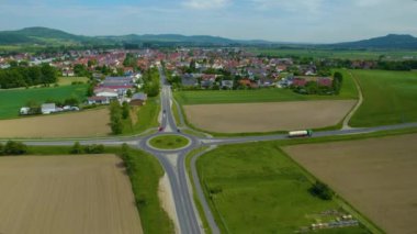 Almanya 'nın Bavyera şehrinin havadan görüntüsü. Baharın güneşli bir gününde.