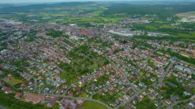 Almanya 'nın Bavyera şehrinin havadan görüntüsü. Baharın güneşli bir gününde.