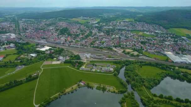 Almanya Nın Bavyera Şehrinin Havadan Görüntüsü Baharın Güneşli Bir Gününde — Stok video