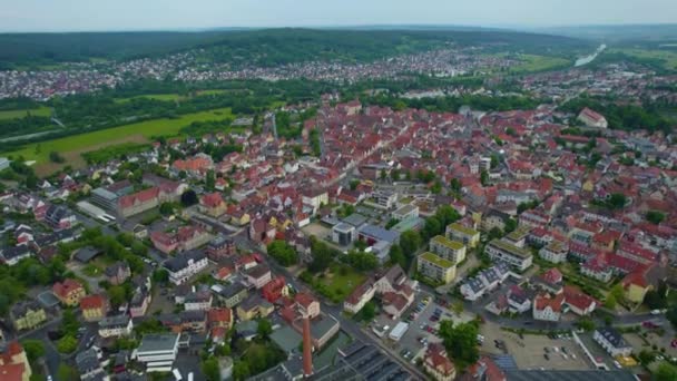 从空中俯瞰德国一个古老的市中心 夏天阳光灿烂的日子 — 图库视频影像