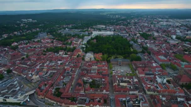 ドイツの古い町の中心部の空中ビュー 夏の晴れた日には — ストック動画