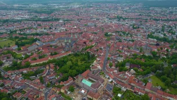 ドイツの古い町の中心部の空中ビュー 夏の晴れた日には — ストック動画