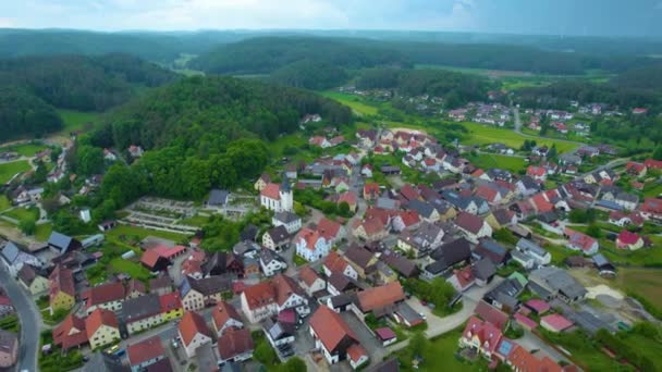 Almanya Daki Eski Bir Şehir Merkezinin Havadan Görünüşü Baharın Güneşli — Stok video