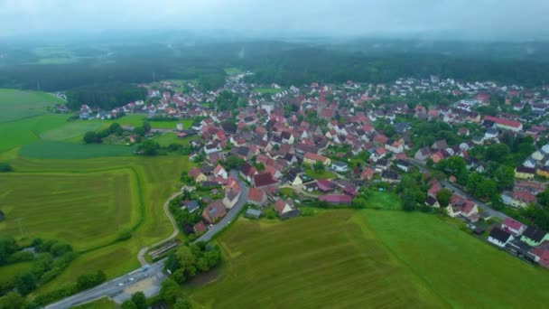 Αεροφωτογραφία Πόλης Στη Γερμανία Μια Ηλιόλουστη Μέρα Την Άνοιξη — Αρχείο Βίντεο
