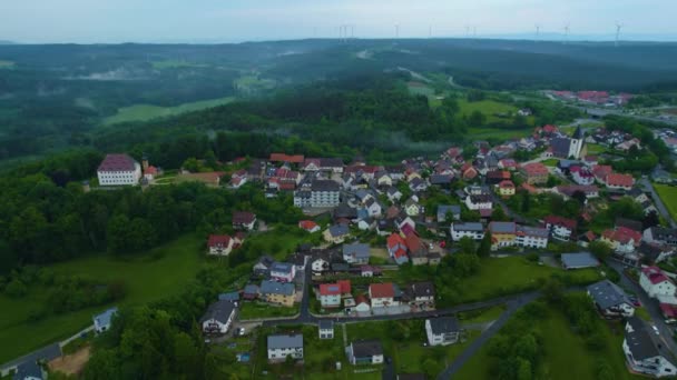 ドイツの都市と旧市街の中心部の空中ビュー 春の晴れた日には — ストック動画