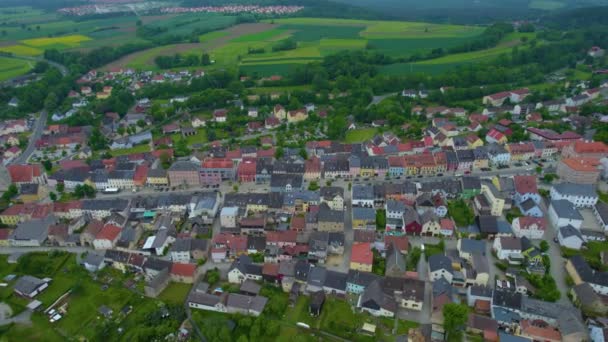 从空中俯瞰德国一个古老的市中心 春天的一个阳光灿烂的日子 — 图库视频影像