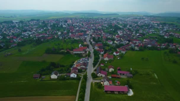ドイツの都市の空中ビュー 春の晴れた日には — ストック動画