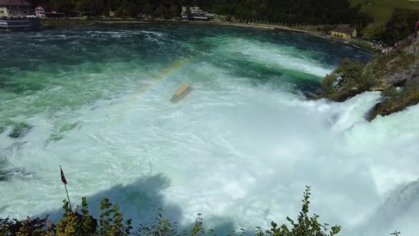 Закрытие Рейнского Водопада Водопада Швейцарии Солнечный Летний День — стоковое видео