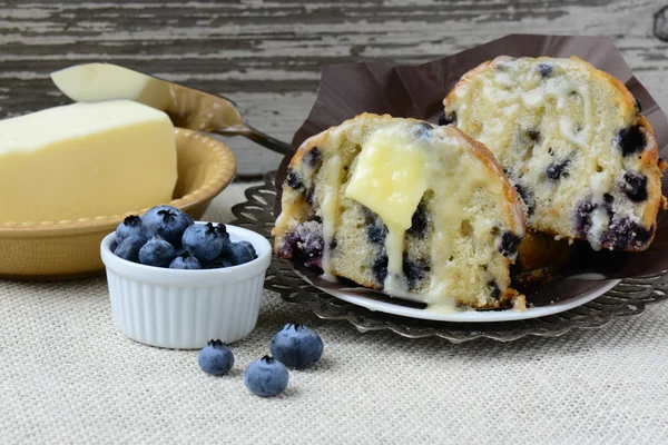 Fresh Blueberry Muffin on Rustic Burlap — Stock Photo, Image