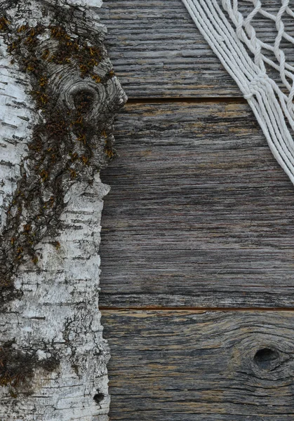Fundo temático de madeira rústica com rede de pesca decorativa — Fotografia de Stock