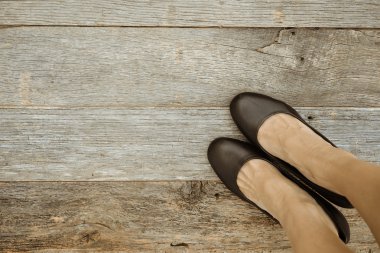 Ayak. Birinci şahıs bakış rustik ahşap zemin üzerine.