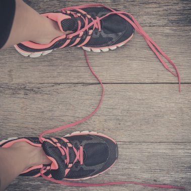 Ayak. Birinci şahıs bakış rustik ahşap zemin üzerine.