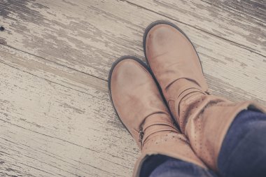 Ayak. Birinci şahıs bakış rustik ahşap zemin üzerine.