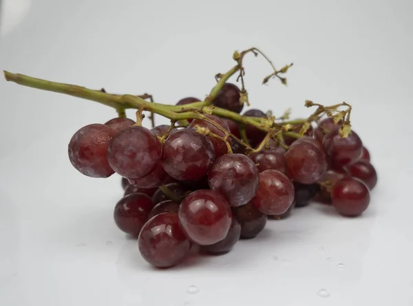 Uvas Rojas Frescas Aisladas Sobre Fondo Blanco Enfoque Selectivo Las — Foto de Stock