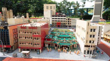 Johor, Malezya, 20 Ocak 2021 - Legoland, Johor, Malezya 'daki Lego tuğlalarından yapılmış minyatür modelin sahnesi.. Seçici odaklanma. Gürültü ve tahıl içerir