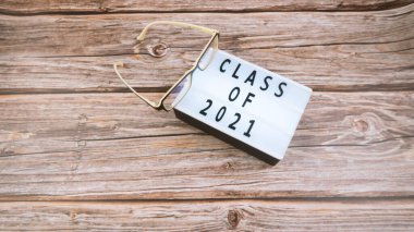 2021 mezuniyeti için bir metin gösterisi. Bu yıl ikinci sınıf mezuniyet durin gCovid 19 salgını var..