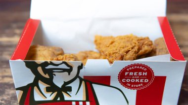 Rawang, Selangor, Malezya, 5 Haziran 2021 - Kentucky Fried Chicken (KFC) restoranı. KFC, kızarmış tavuk üzerine uzmanlaşmış bir fast food restoran zinciri..  