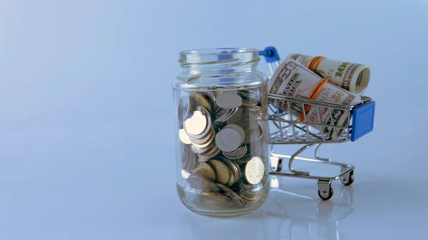 Conceito Desconto Venda Compras Foco Seletivo Carrinho Compras Dinheiro Falso — Fotografia de Stock