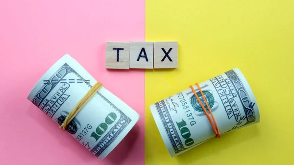 Conceito Pagamento Impostos Foco Seletivo Imposto Palavra Com Frasco Moeda — Fotografia de Stock