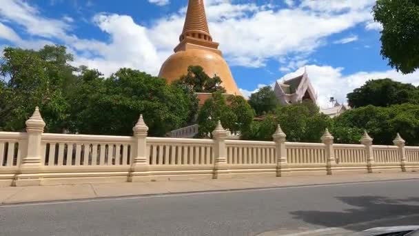 泰国最大的傻瓜叫"Phra Pathom Chedi" 。Nakhon Pathom,泰国 — 图库视频影像