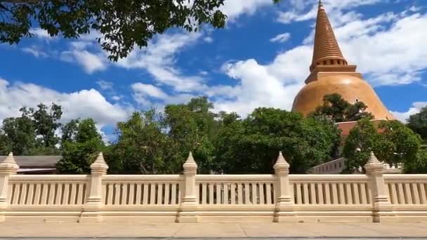 Thailands största dumhet heter Phra Pathom Chedi. Nakhon Pathom, Thailand — Stockvideo