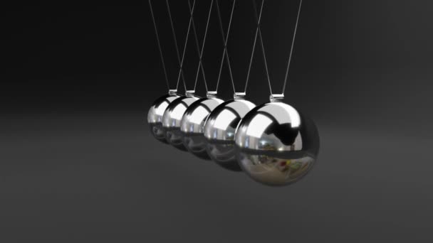 背景に影で隔離されたぶら下げ銀金属ボールのバランス振り子とニュートンクレードル 3Dレンダリング — ストック動画