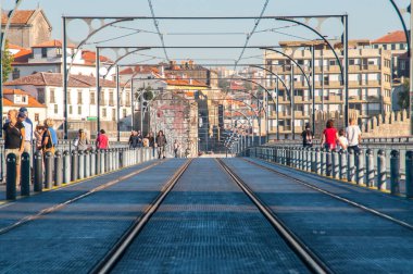 Portekiz, Porto 'daki Douro nehri üzerindeki köprü.