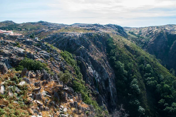 ポルトガルのアルウカ近くの山の滝 — ストック写真