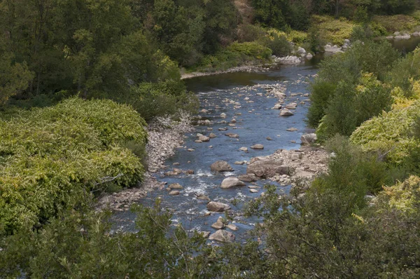 Fransa Eyrieux nehrinin manzarası.