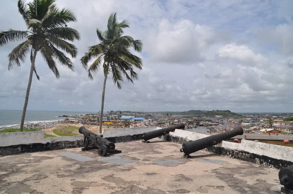 Kanoner Elmina Slott Ett Gammalt Europeiskt Fort Staden Elmina Ghana — Stockfoto