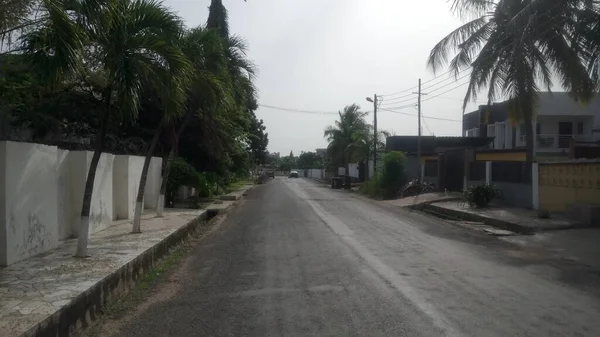 Eine Straße Einem Stadtgebiet Der Afrikanischen Stadt Accra Ghana — Stockfoto