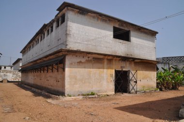 Accra, Gana 'daki eski Ussher Kalesinde terk edilmiş bir hapishane..
