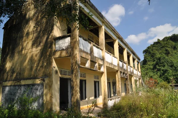 Sekolah Terbengkalai Pulau Cat Long Bay Vietnam — Stok Foto