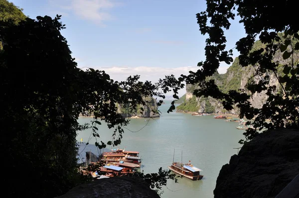 Вид Лодки Крошечные Острова Заливе Халонг Вьетнам — стоковое фото