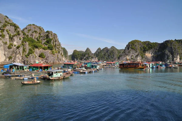 Pueblo Flotante Long Bay Vietnam —  Fotos de Stock