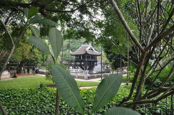 Hanoi, Vietnam 'daki Budist Bir Sütun Pagoda.